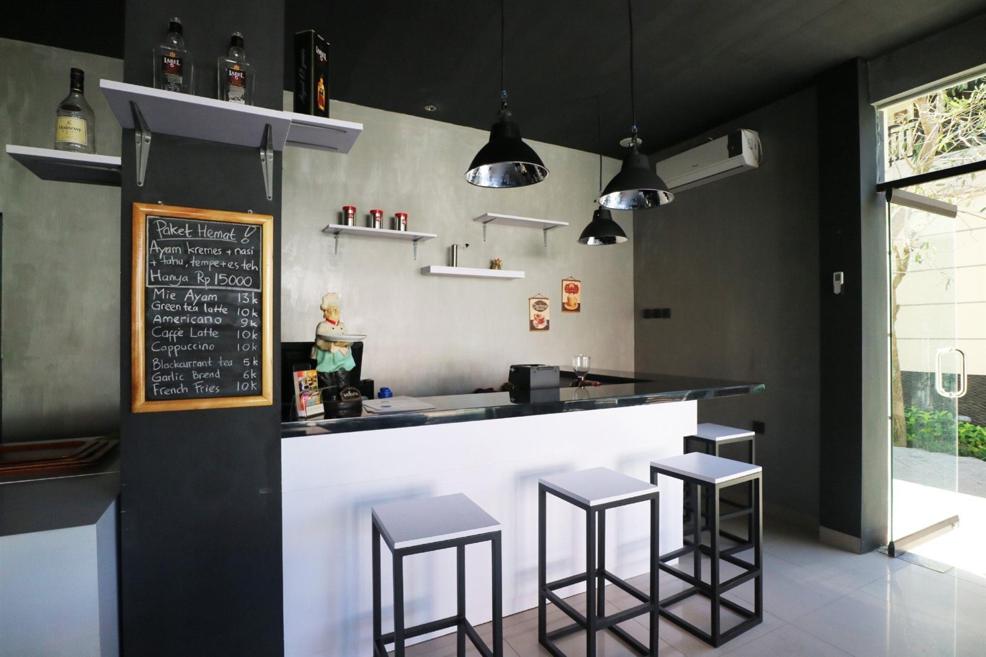 Dee Mansion Hotel Denpasar Kültér fotó