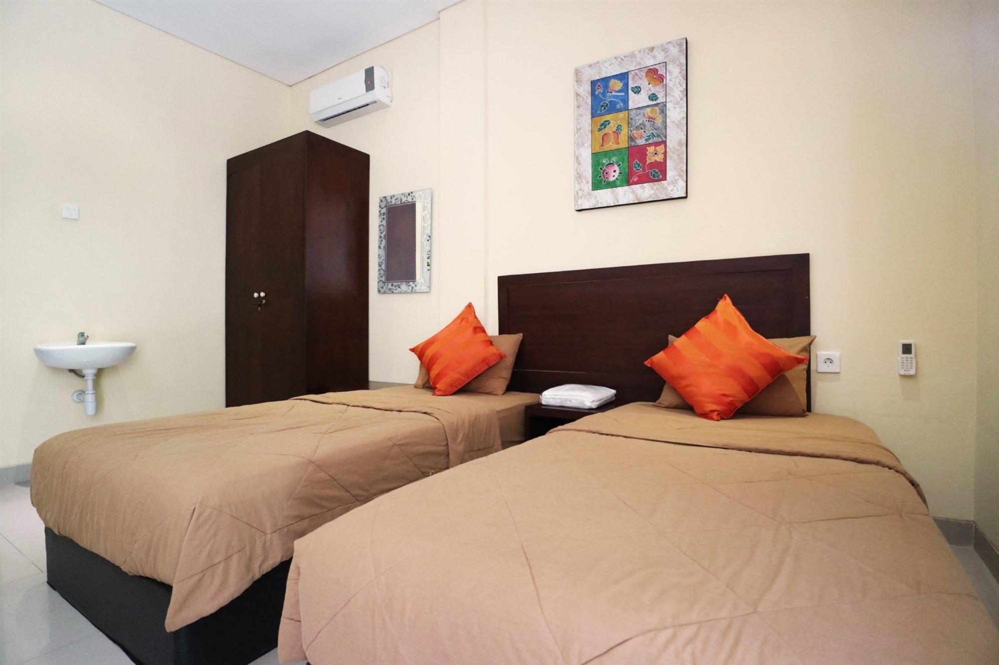 Dee Mansion Hotel Denpasar Kültér fotó