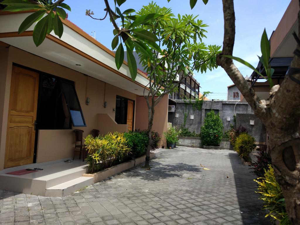 Dee Mansion Hotel Denpasar Kültér fotó
