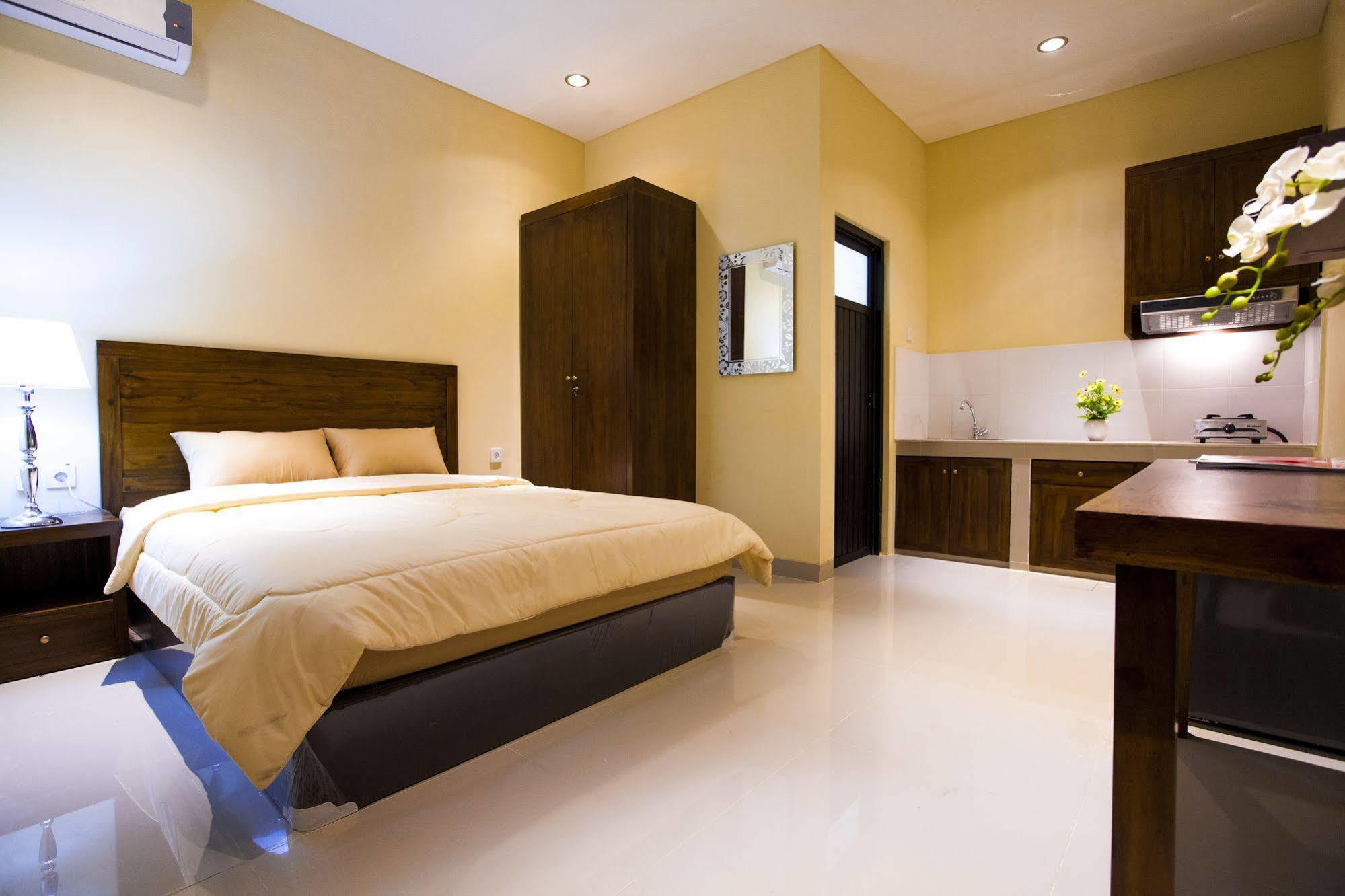 Dee Mansion Hotel Denpasar Kültér fotó