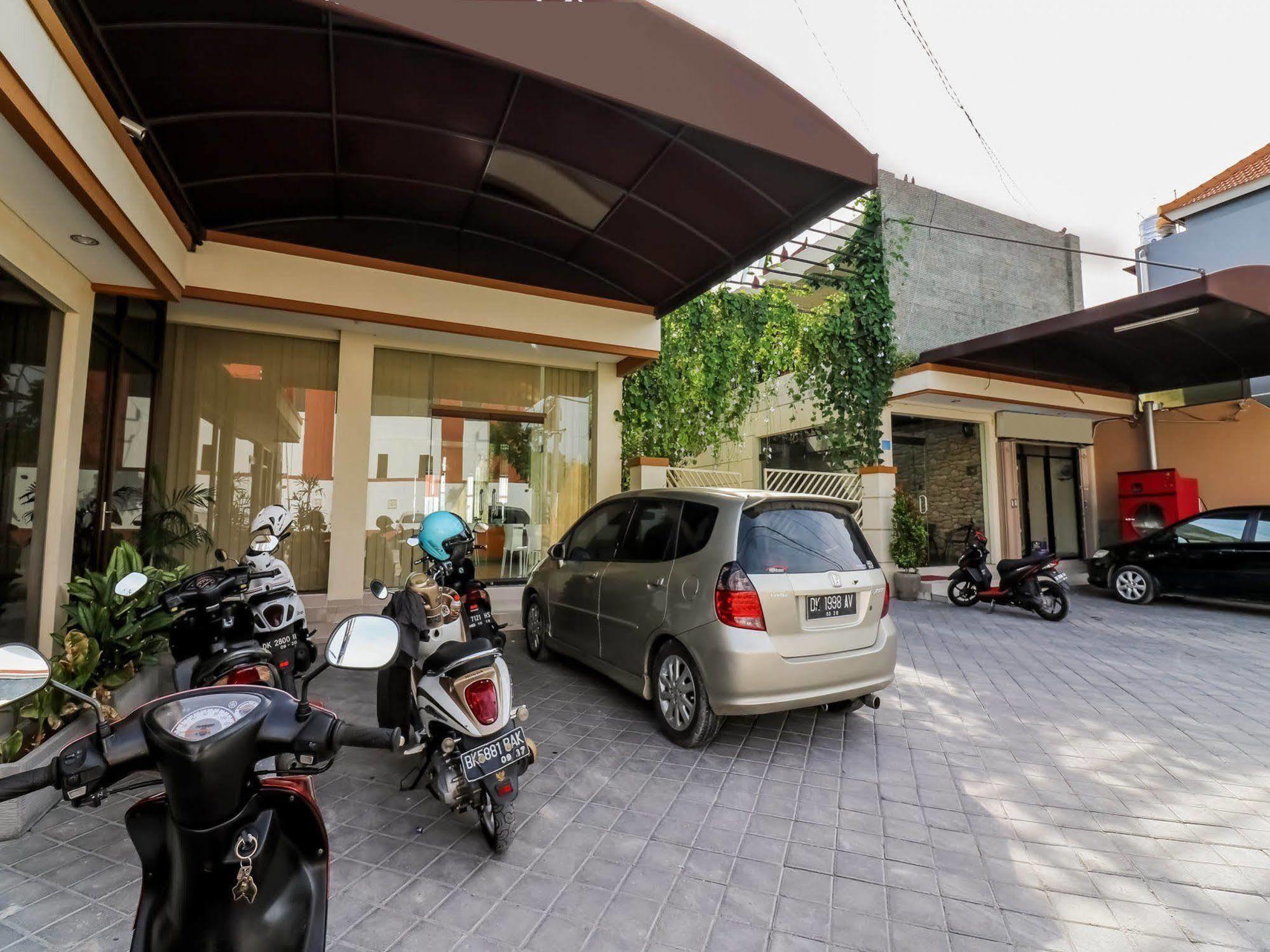 Dee Mansion Hotel Denpasar Kültér fotó